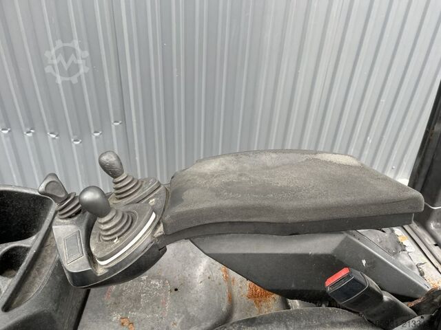 Elektryczny wózek widłowy 3 kołowy Linde E16C-01