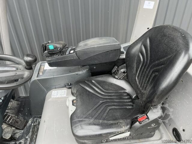 Elektryczny wózek widłowy 3 kołowy Jungheinrich EFG218k