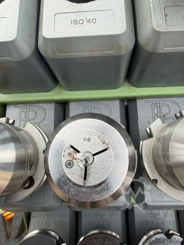 Mbajtës mjetesh SK40 DIN 69871 AD/B me tule shtrënguese – diapazoni Ø1–20 mm Oprawka narzędziowa SK40 DIN 69871 AD/B z tuleją zaciskową – zakres Ø1–20 mm Oprawka narzędziowa SK40 DIN 69871 AD/B z tuleją zaciskową – zakres Ø1–20 mm