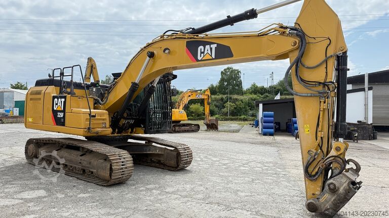 Excavadora sobre orugas Caterpillar 326F LN