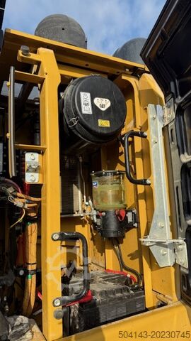 Pelle sur chenilles Caterpillar 326F LN