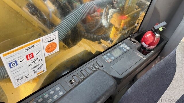 Pelle sur chenilles Caterpillar 326F LN