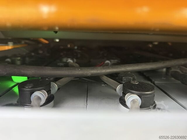 電動4輪フォークリフト Jungheinrich EFG 320 / STVZO / nur 1955 Std.