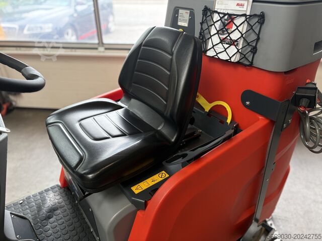 Fregadora de suelos con conductor a bordo Hako Scrubmaster B120 R