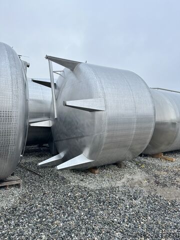 24 000 litru uzglabāšanas tvertne izgatavota no V2A (paredzēta zemam griestu augstumam) Rieger 9636