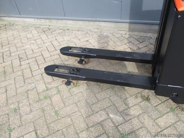 High lifting pallet truck BT SWE 080L