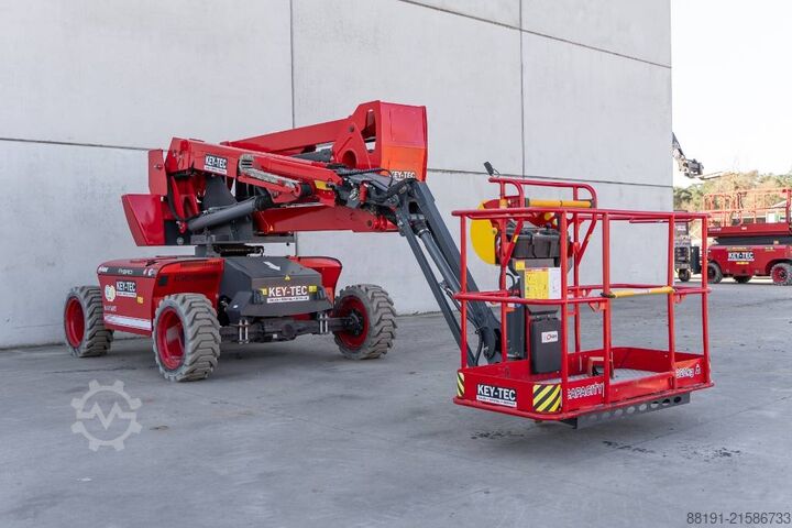 Nivelletty teleskooppinen työtaso Magni HAB 16 RT