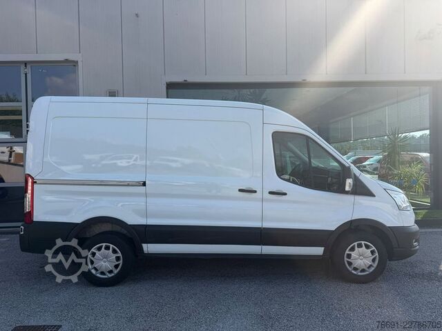 Hög tak skåpbil Ford Transit Furgone L2 H2