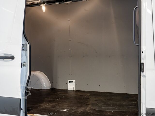 Xe van thùng kín Mercedes-Benz Sprinter 315 CDI Kasten L2H2 AHK Stdhz. Navi