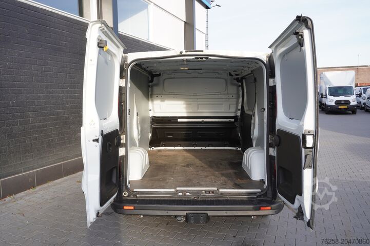 Delivery van Renault Trafic 2.0 dCi 120PK EURO 6 - Airco - Navi - Cr...