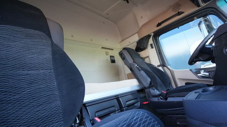 Hazardous substances Mercedes-Benz Actros 1942 tractor unit