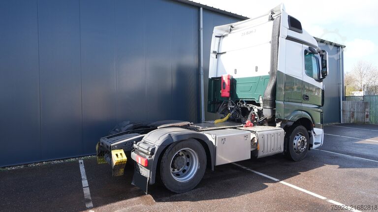 Hazardous substances Mercedes-Benz Actros 1942 tractor unit