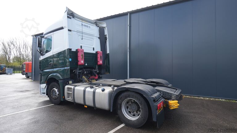 Standard-SZM Mercedes-Benz Actros 1942 tractor unit with compressor