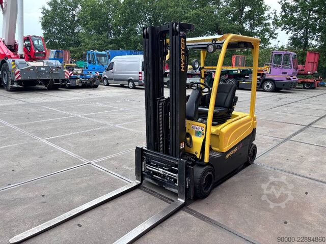 Carretilla elevadora Hyster J2.0 XN LWB 2000 kg triplo/sideshift/ spreader