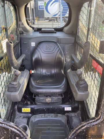 Loader CAT 226 D3 (5867)