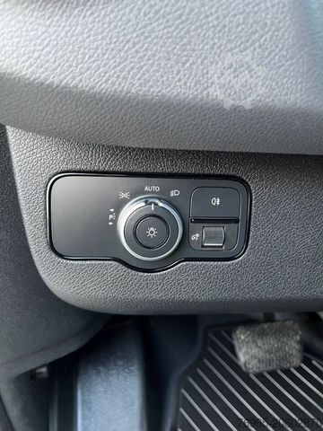 Dubă cu acoperiș înalt MERCEDES-BENZ Sprinter 319 LANG V6 3,0 7G KLIMA 360° LED AHK