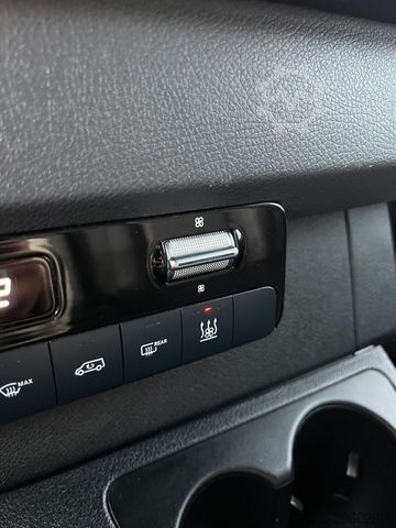 Dubă cu acoperiș înalt MERCEDES-BENZ Sprinter 319 LANG V6 3,0 7G KLIMA 360° LED AHK