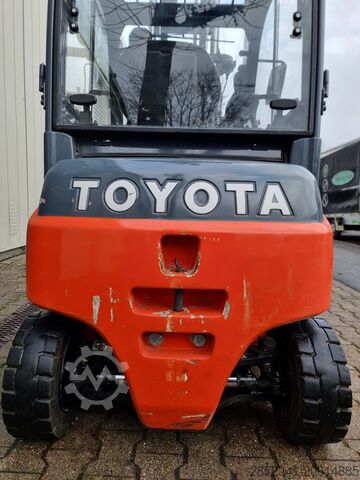 Carretilla elevadora GABELSTAPLER TOYOTA 1,6t NUR 1900 Stunden 8FBM16T