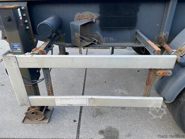 Container transport Renders Euro 700 / Container Chassis / 20 FT