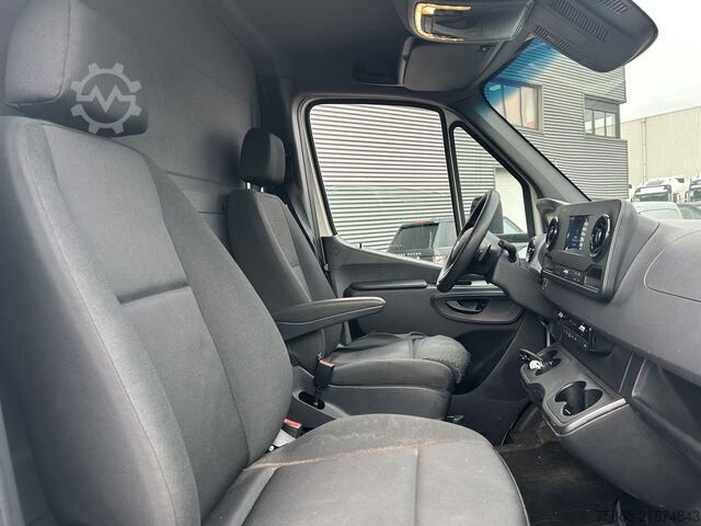 Valiză Mercedes-Benz Sprinter 517 1.9 CDI Euro 6 E / 143 dkm / Box /...