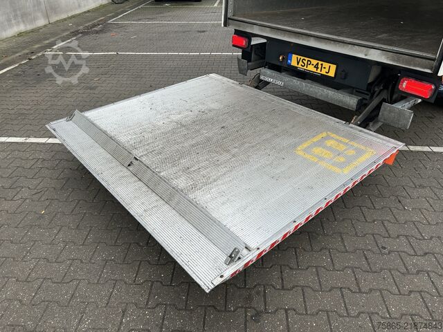Valiză Mercedes-Benz Sprinter 517 1.9 CDI Euro 6 E / 143 dkm / Box /...