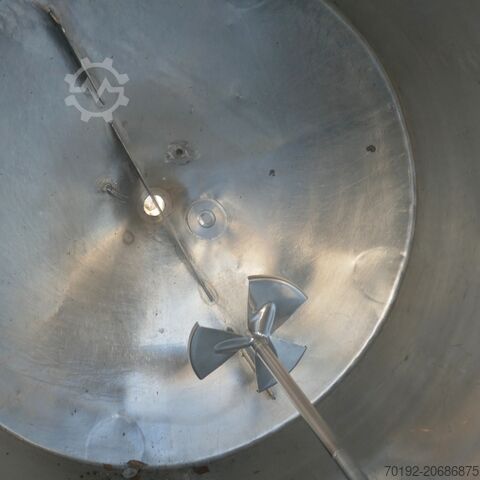 2300 literes, V2A anyagból készült, fűthető/hűthető keverőtartály propelleres keverővel B0073