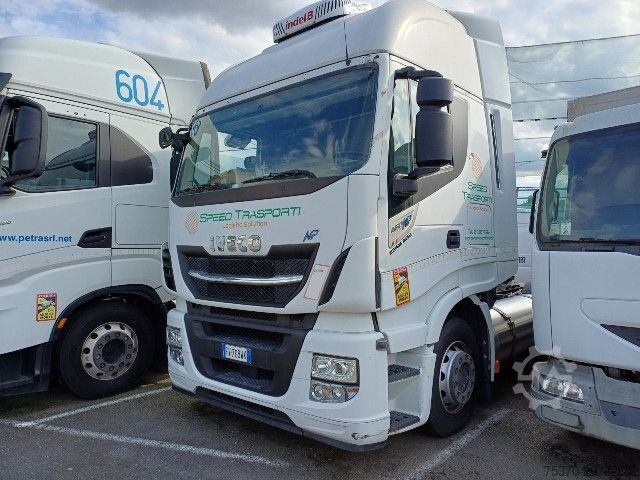 Standard tractor unit IVECO STRALIS AS440S46T/P LNG