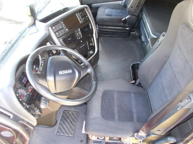 Standard tractor unit IVECO STRALIS AS440S46T/P LNG