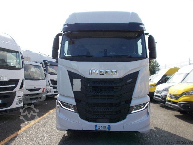 Standard tractor unit IVECO S-WAY AS440S46T/P LNG