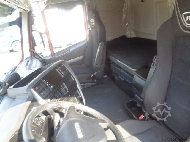 Standard tractor unit IVECO STRALIS AS440S46T/P HI-WAY LNG