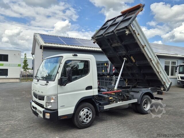 Kolme poole kallurkaubik Fuso 7C15 Dreiseitenkipper AHK Kipper 7C18