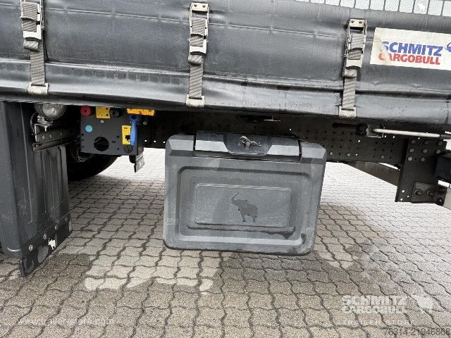 Atvērta puspiekabe ar tentu Schmitz Cargobull Curtainsider Mega Getränke