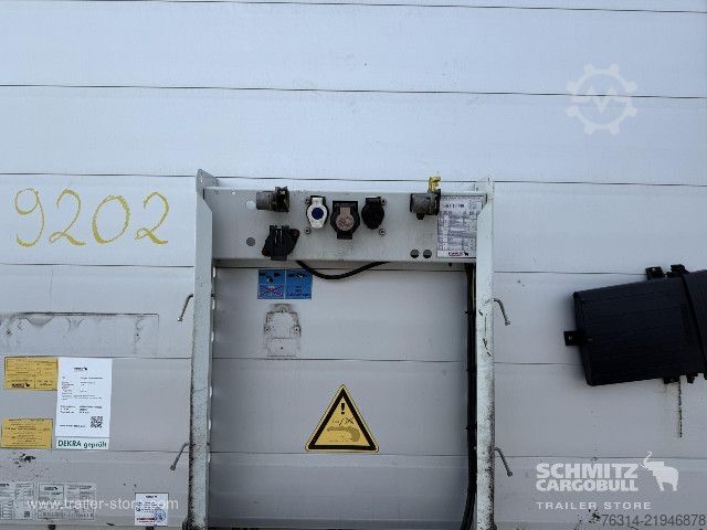 Atvērta puspiekabe ar tentu Schmitz Cargobull Curtainsider Mega Getränke