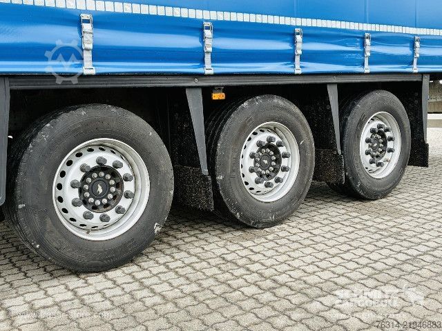 Atvērta puspiekabe ar tentu Schmitz Cargobull Curtainsider Standard Getränke