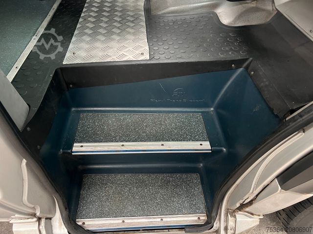 Minibuss VOLKSWAGEN Crafter 2.5 TDi Maxi 9Sitze + Lift ENGINE BROKEN