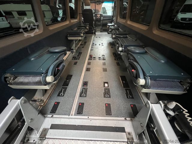 Minibus VOLKSWAGEN Crafter 2.5 TDi Maxi 9Sitze + Lift ENGINE BROKEN