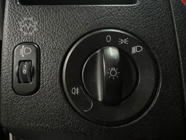 Minibus VOLKSWAGEN Crafter 2.5 TDi Maxi 9Sitze + Lift ENGINE BROKEN