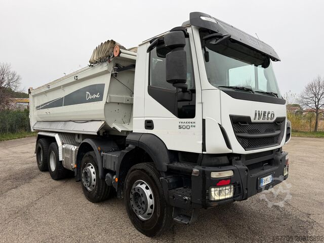 Sklápač Iveco TRAKKER 500