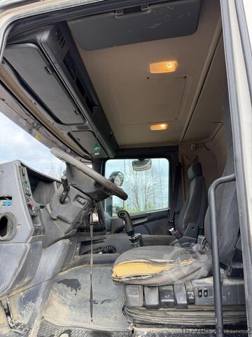 Sklápač Iveco TRAKKER 500