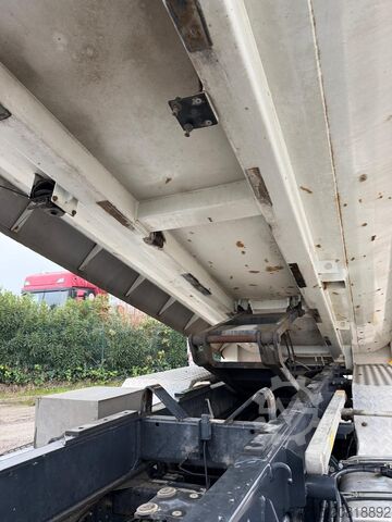 Sklápač Iveco TRAKKER 500