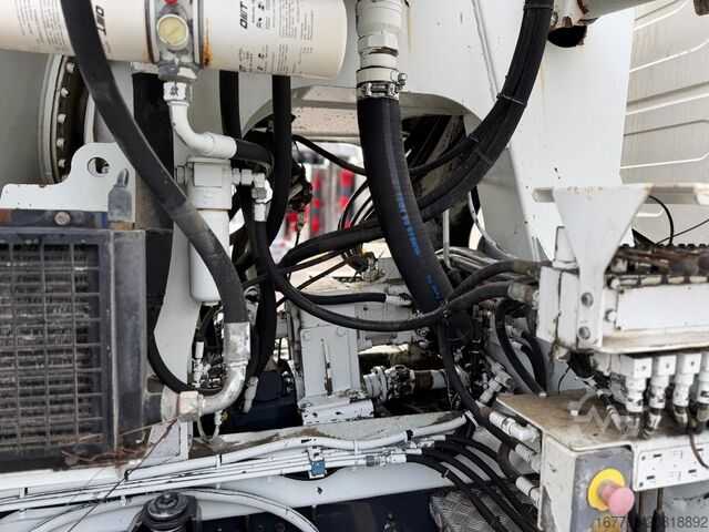 Kipper LKW Iveco TRAKKER 500