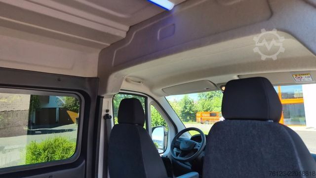 Furgone a tetto alto PEUGEOT Boxer  Hochraum 9 Sitzer L3H2 verglast BlueHDi
