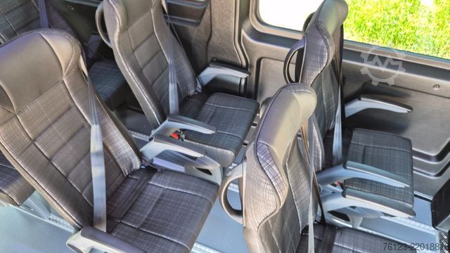 Furgone a tetto alto PEUGEOT Boxer  Hochraum 9 Sitzer L3H2 verglast BlueHDi