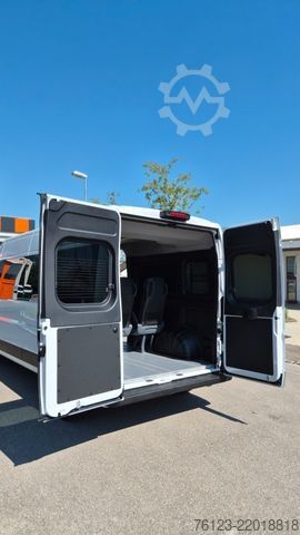 Furgone a tetto alto PEUGEOT Boxer  Hochraum 9 Sitzer L3H2 verglast BlueHDi