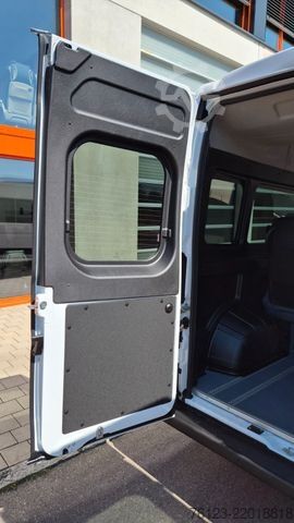 Furgone a tetto alto PEUGEOT Boxer  Hochraum 9 Sitzer L3H2 verglast BlueHDi