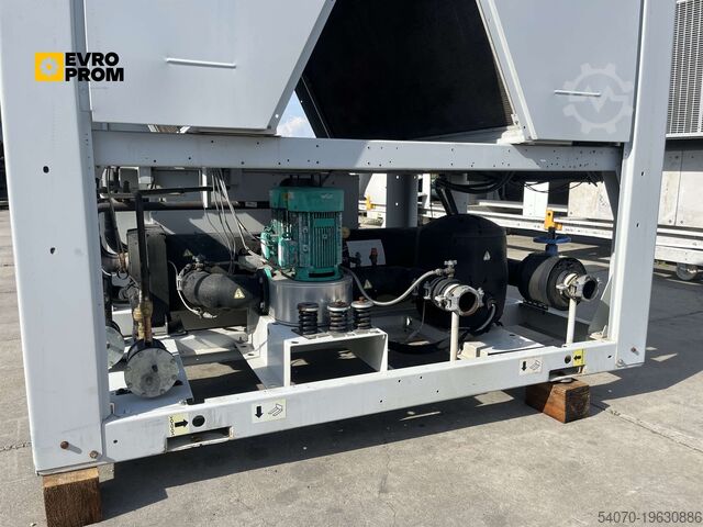 チラー Used Aircooled chiller CARRIER 30RB0182 B0394 PE 181 kW. 2015 yom