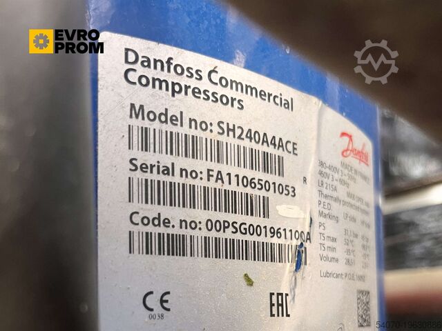 チラー Used Aircooled chiller CARRIER 30RB0182 B0394 PE 181 kW. 2015 yom