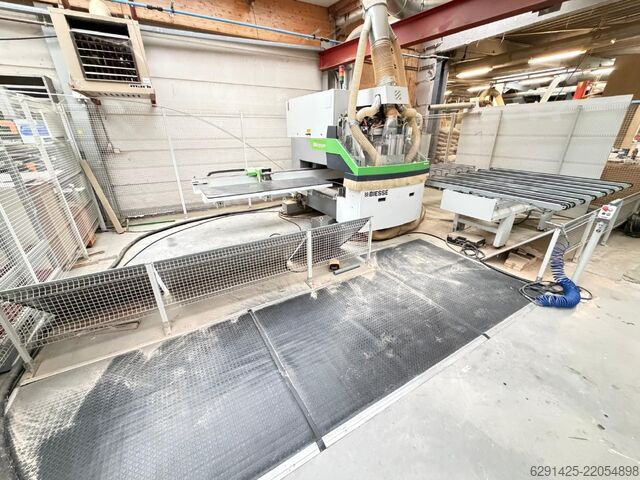 Bearbeitungszentrum mit Durchlauf BIESSE SKIPPER 130