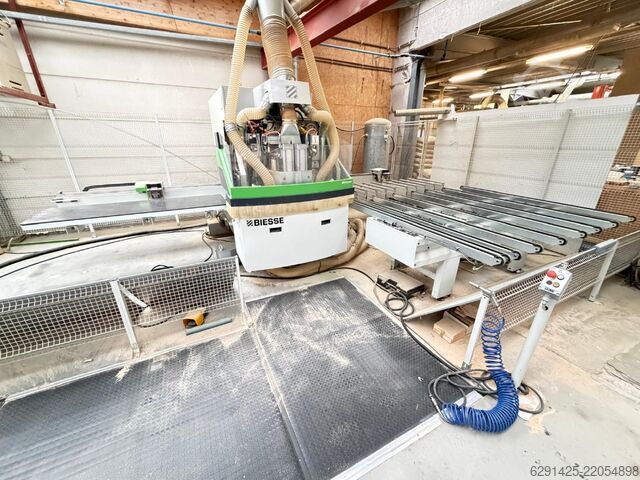 Bearbeitungszentrum mit Durchlauf BIESSE SKIPPER 130