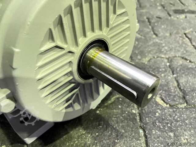 Vél MOLL - MOTOR Y2PE-132SA2B3